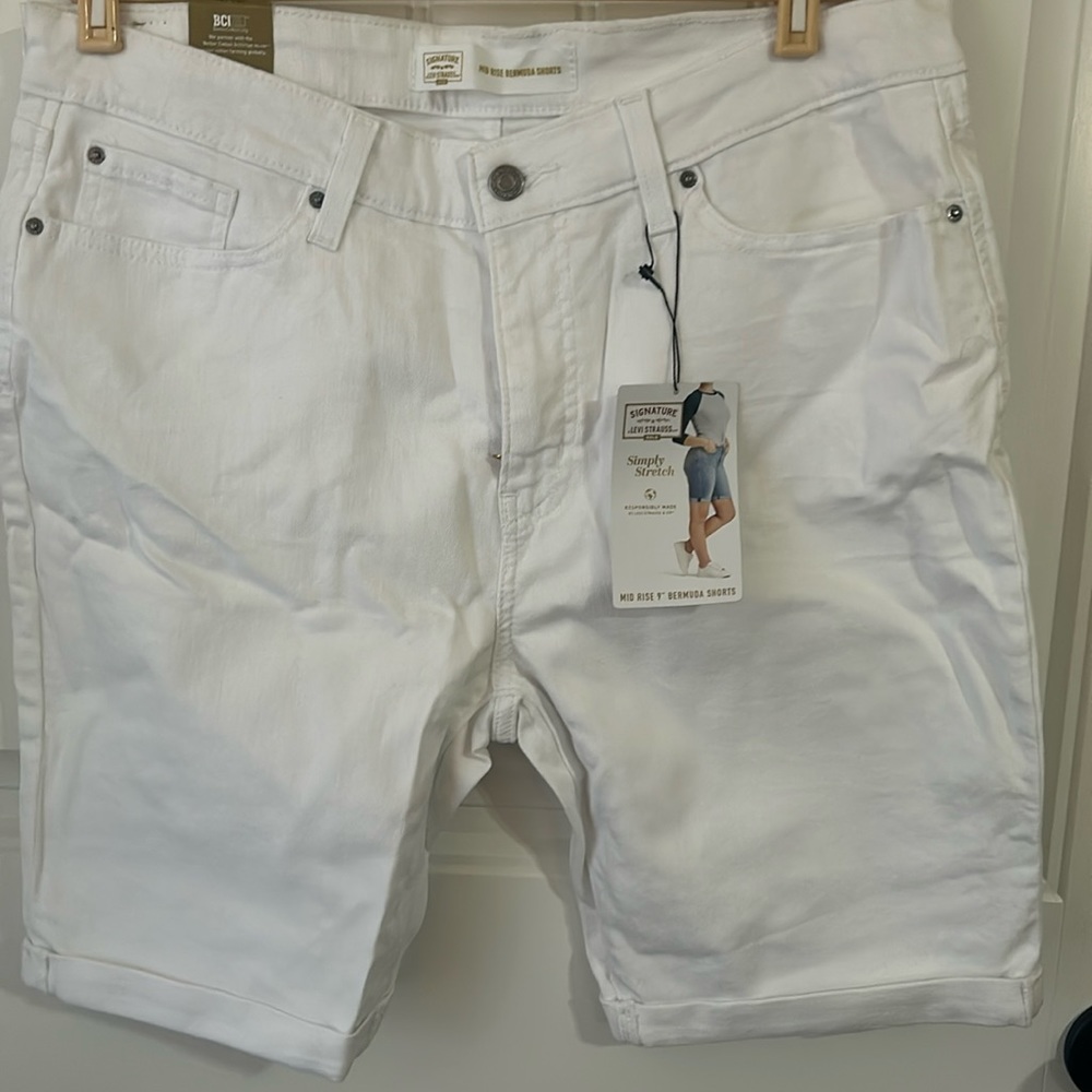 Women’s signature Levi Strauss mid rise 9 inch Bermuda shorts